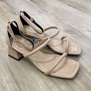 NEW Women’s Arromic Square Toe Sandals